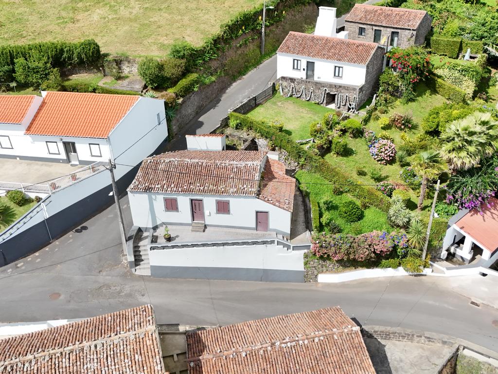 Moradia com vista mar no Nordeste – Rua do Cinzeiro, Pedreira - Image 17