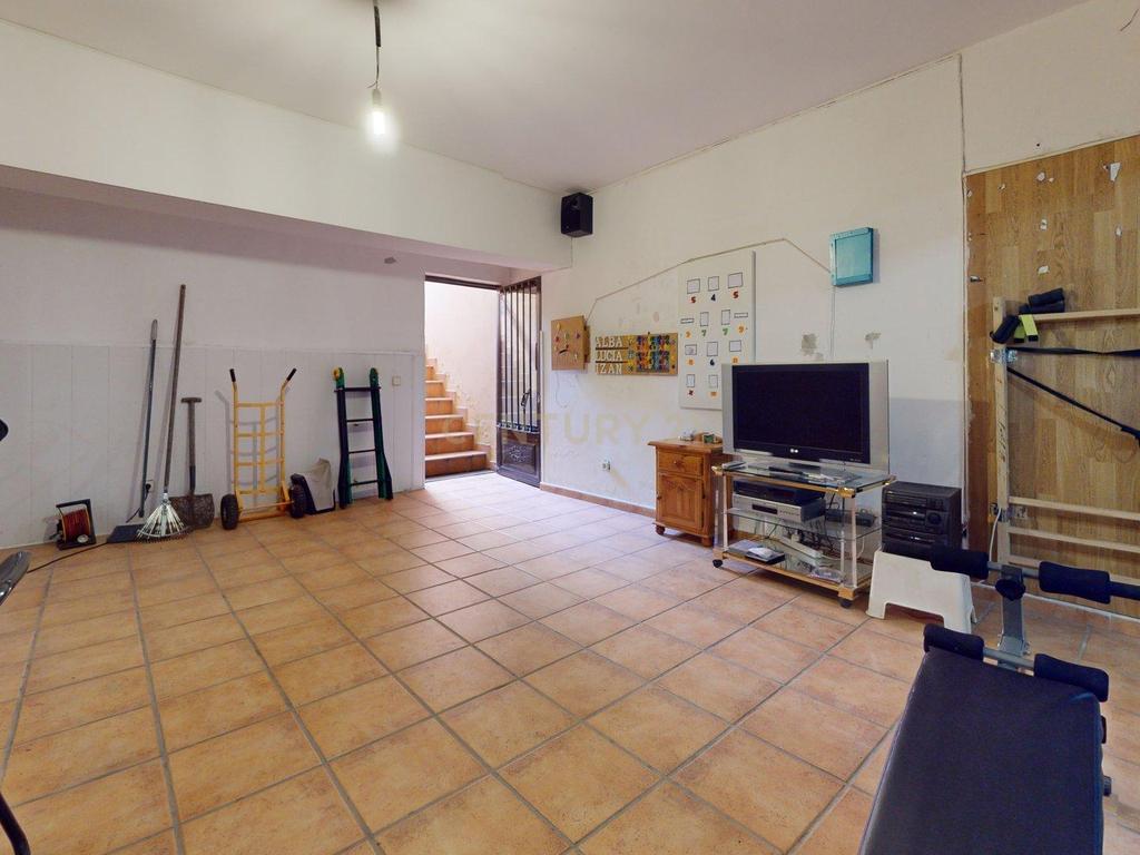 Apartamento Espaçoso com Vista para a Cidade e Montanha em Madrid - Image 38