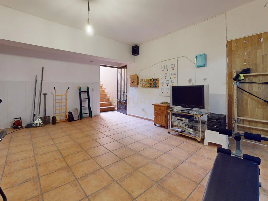 Apartamento Espaçoso com Vista para a Cidade e Montanha em Madrid - Image 38