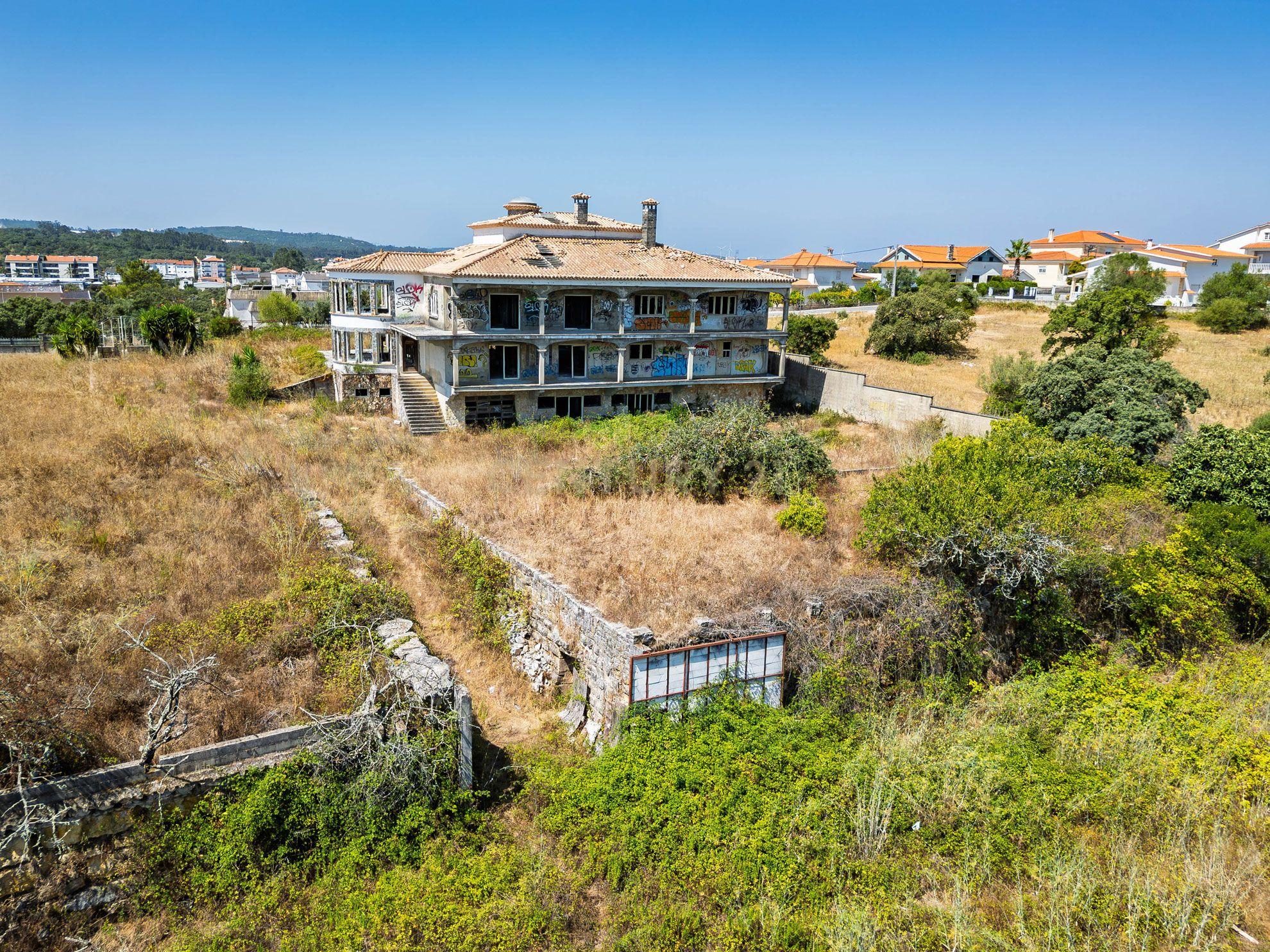 Fotografia 8 de Terreno com área  5.359m2  tendo uma construção inacabada e elevado potencial construtivo em Fátima
