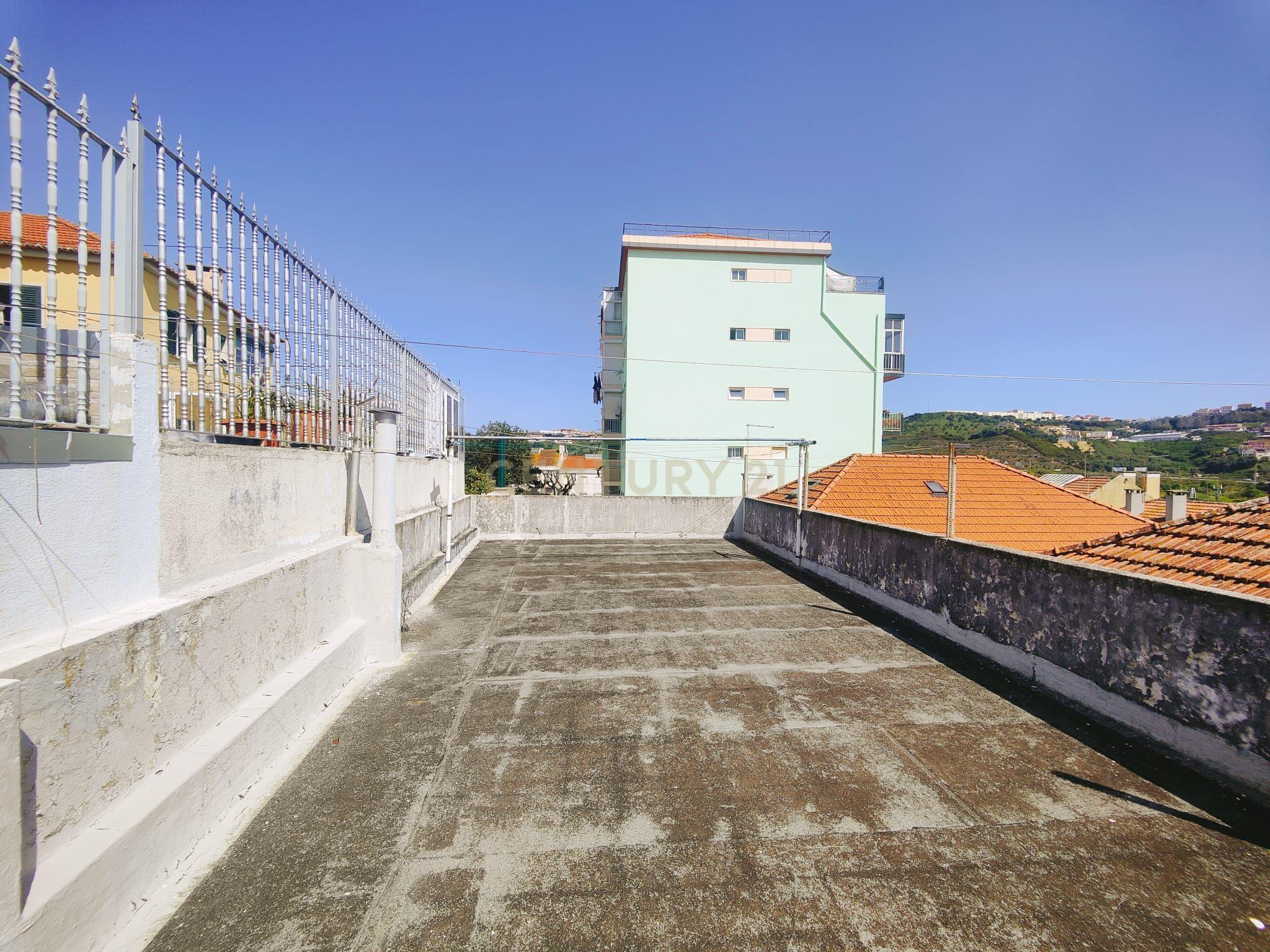 Prédio Bi-Familiar T2 e 2 Anexos Tipologia T1 Em Zona Residencial Tranquila Na Póvoa de Santo Adrião  - Image 77