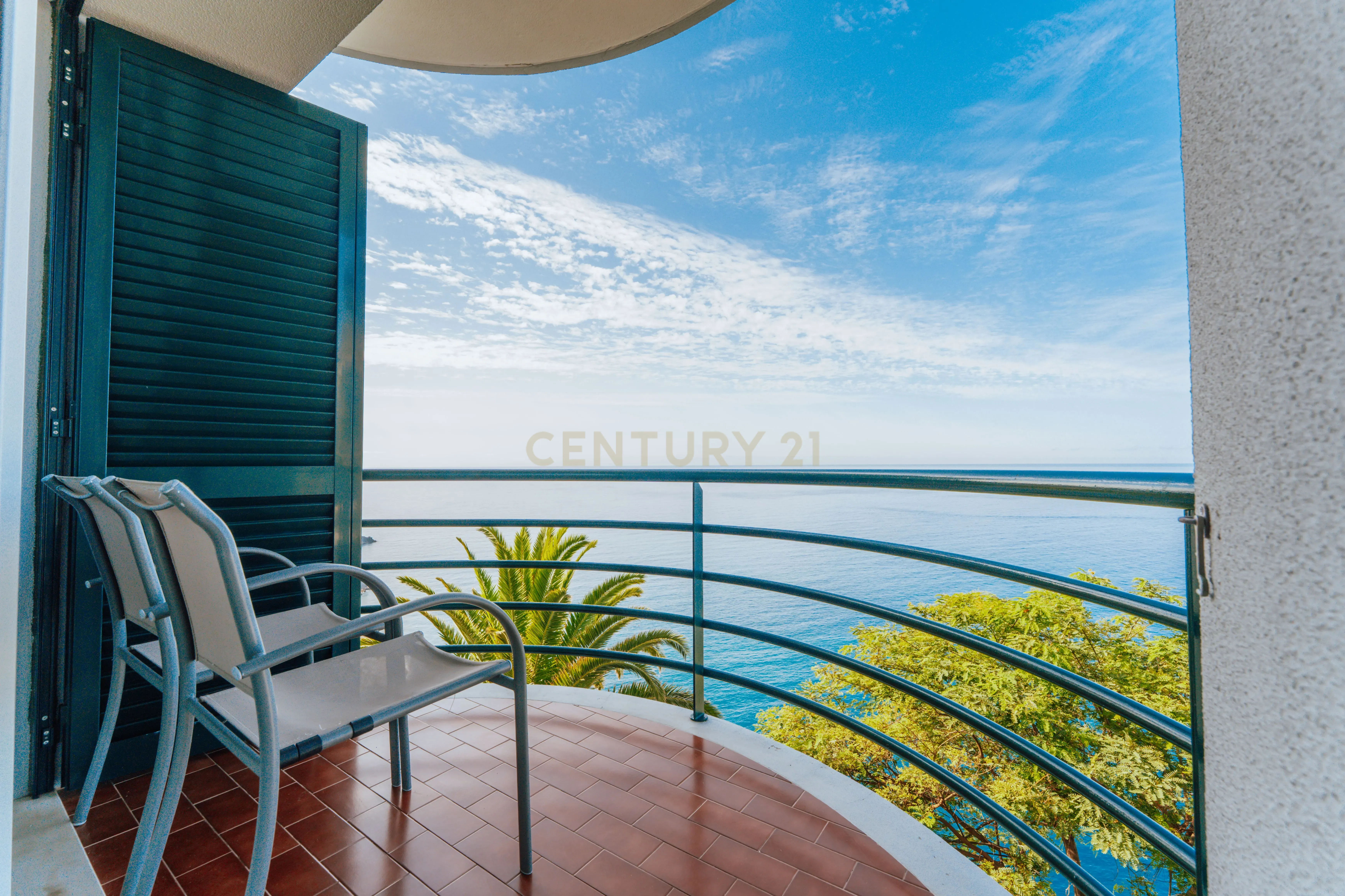 T3 Primeira Linha com Vista Mar Deslumbrante em Câmara de Lobos