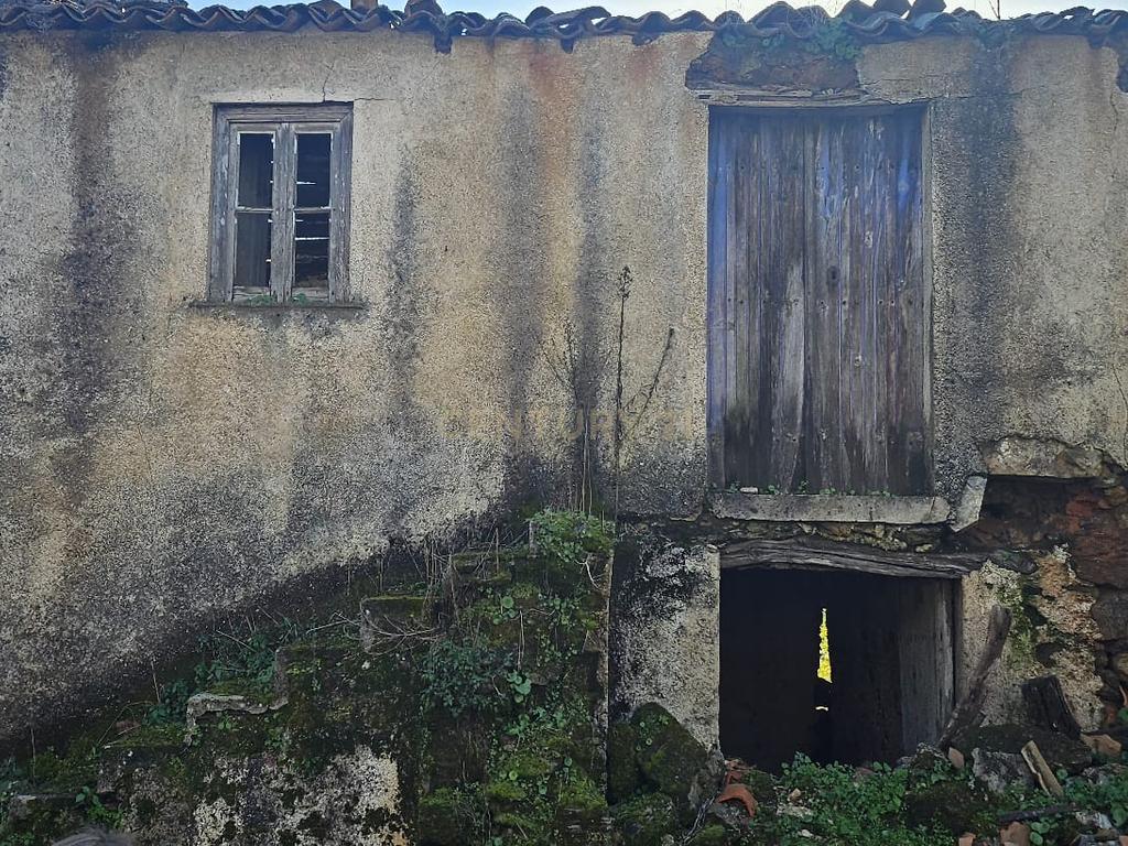 Casa em ruína para reconstrução- Oportunidade única! - Image 4