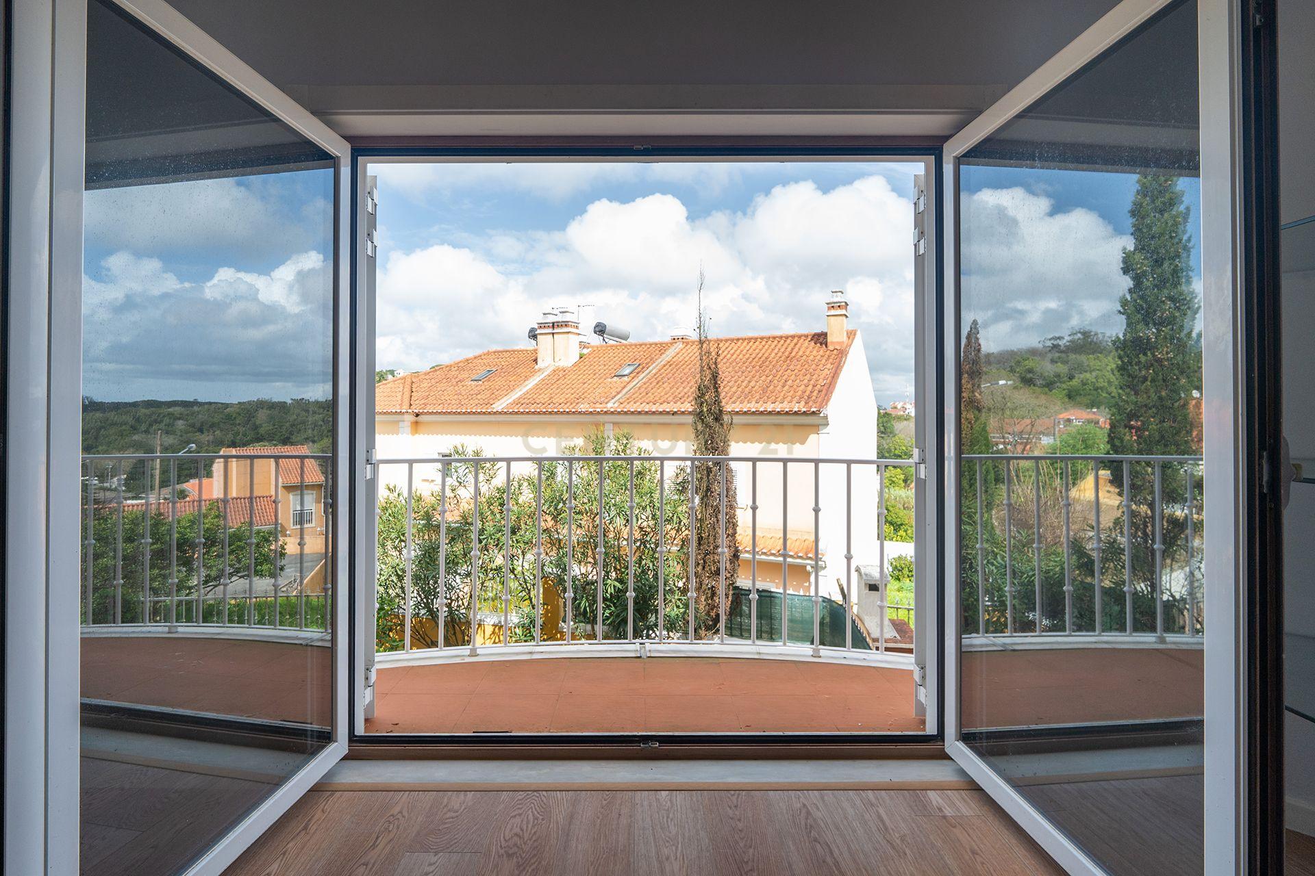 Fotografia 12 de Fabulosa Moradia em Gaveto com Jardim - Sintra