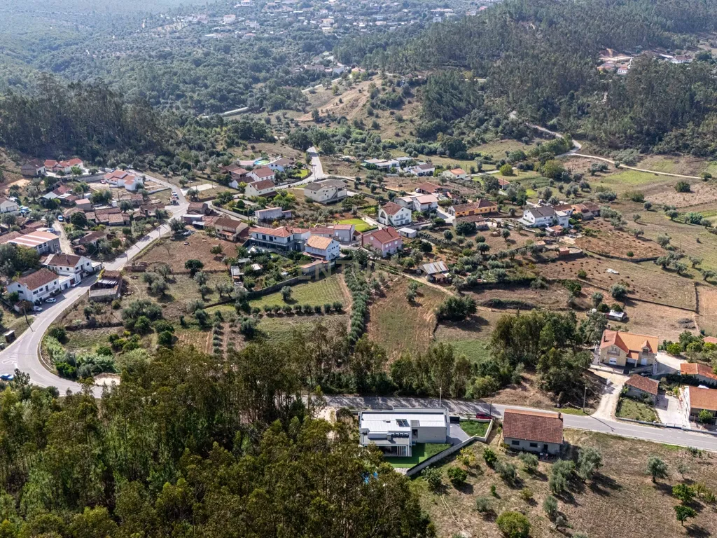Moradia T4 semi-nova com Piscina, Garagem + Parcela de Terreno Rústico e Vista Serra | Salgueiro, Pombal - Image 69