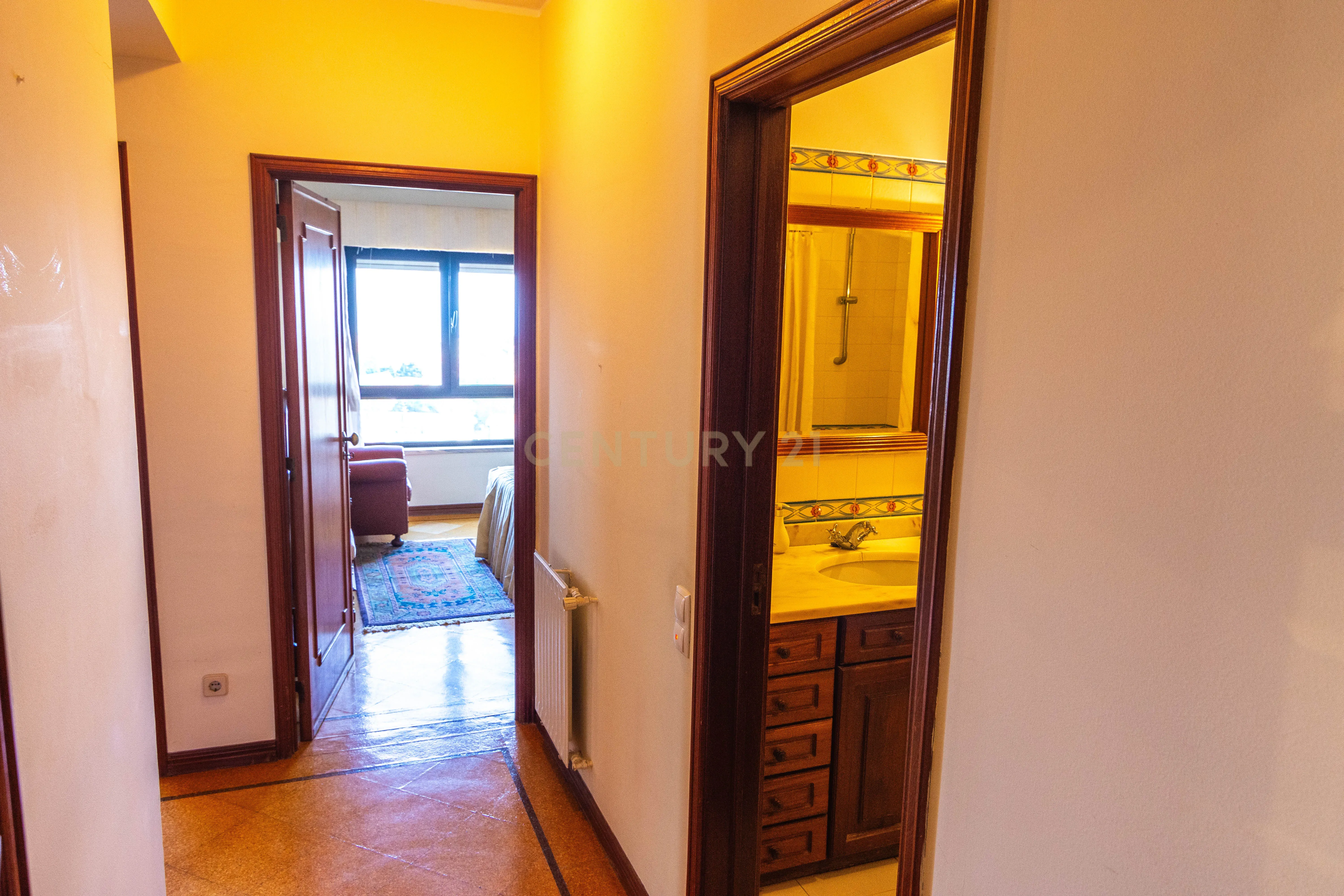 Apartamento T3 em Cascais com Vista Mar e Terraço - Image 27