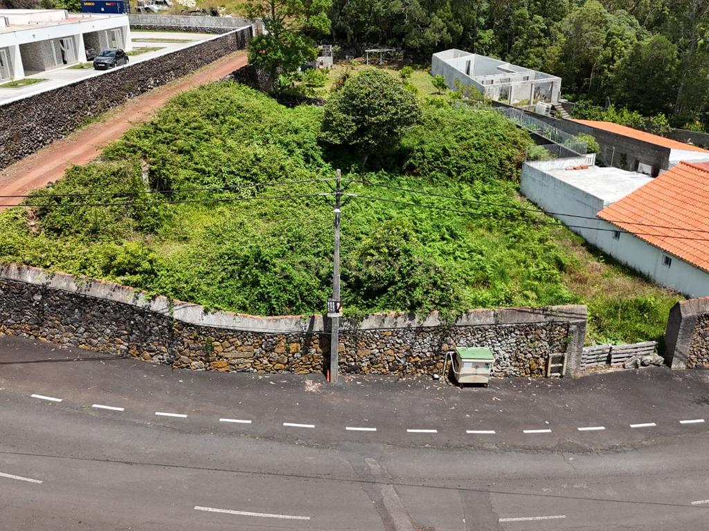 Terreno urbano em São Bartolomeu de Regatos, Angra do Heroísmo - Image 1