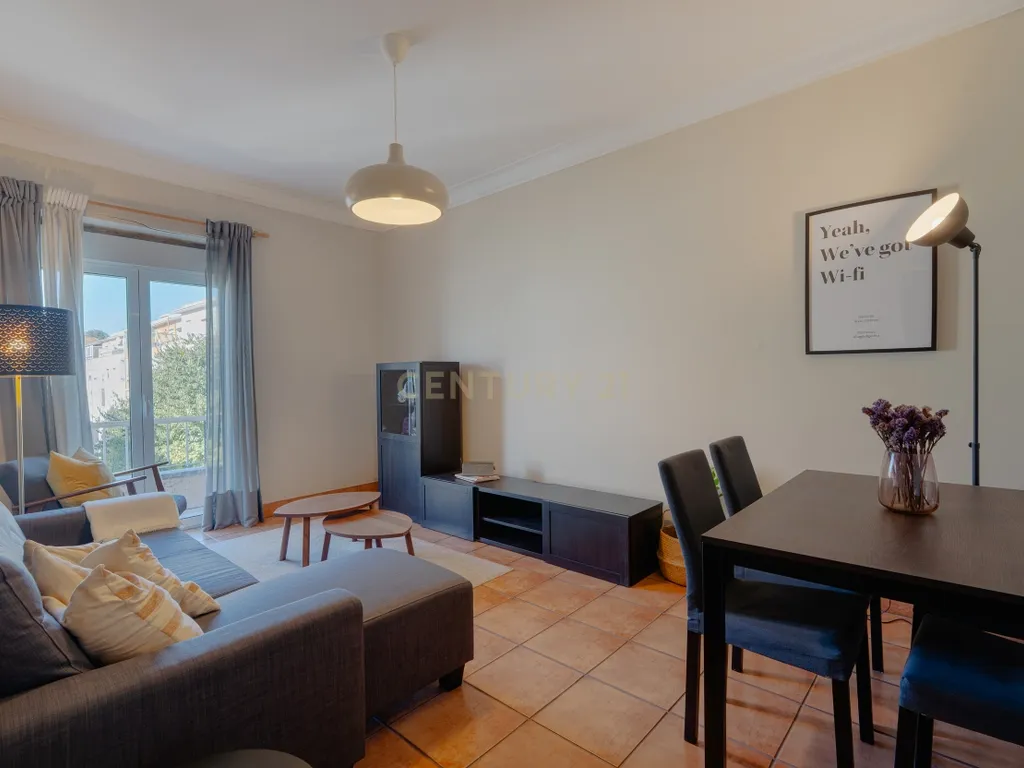 Apartamento T2+1 em Moscavide, Próximo ao Metro - Image 2