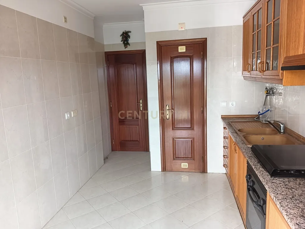 T3 com Suite/Garagem e Arrecadação - Vialonga - Image 71