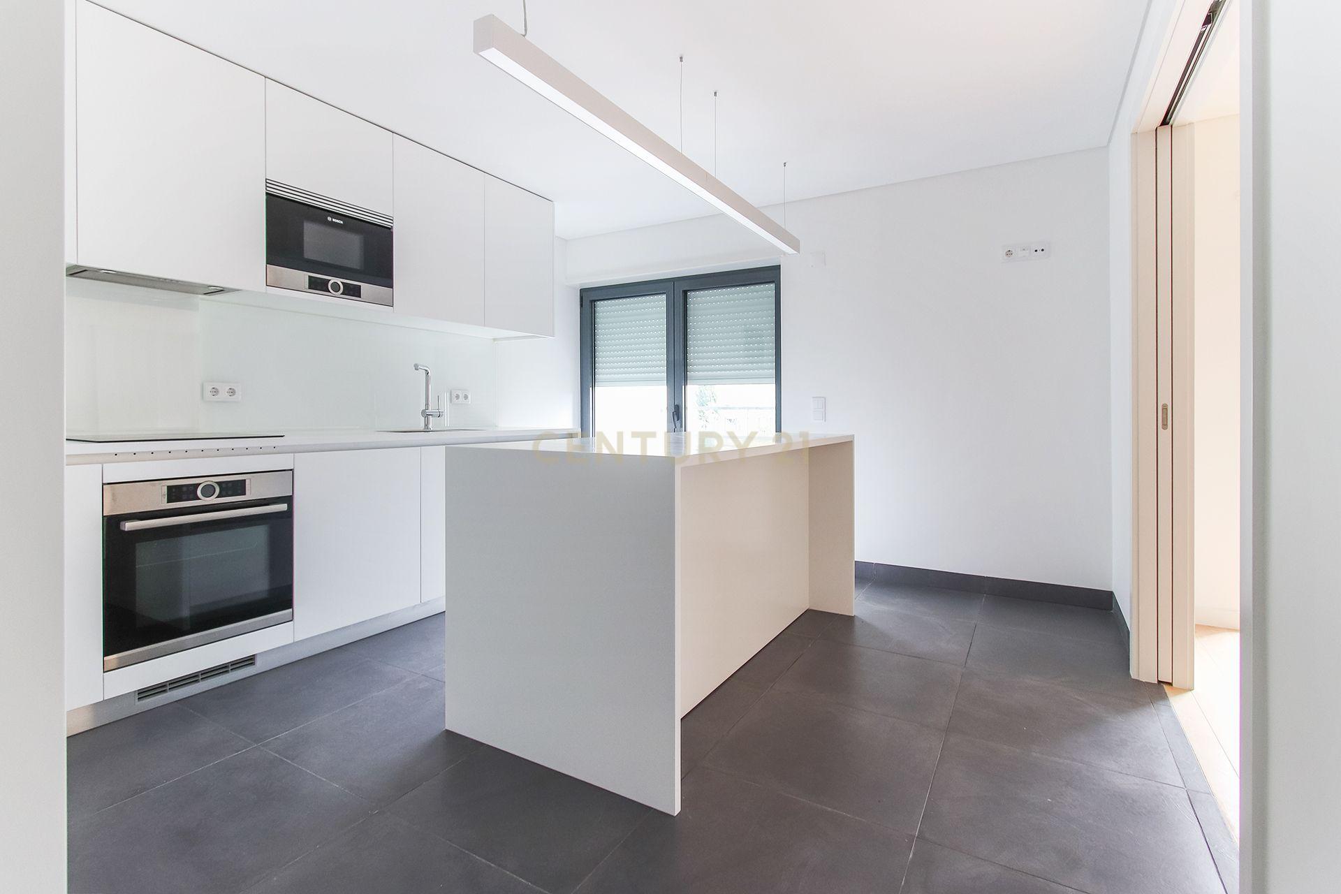 Vende construção NOVA - T4 ATALAIA 1ºD - Image 4