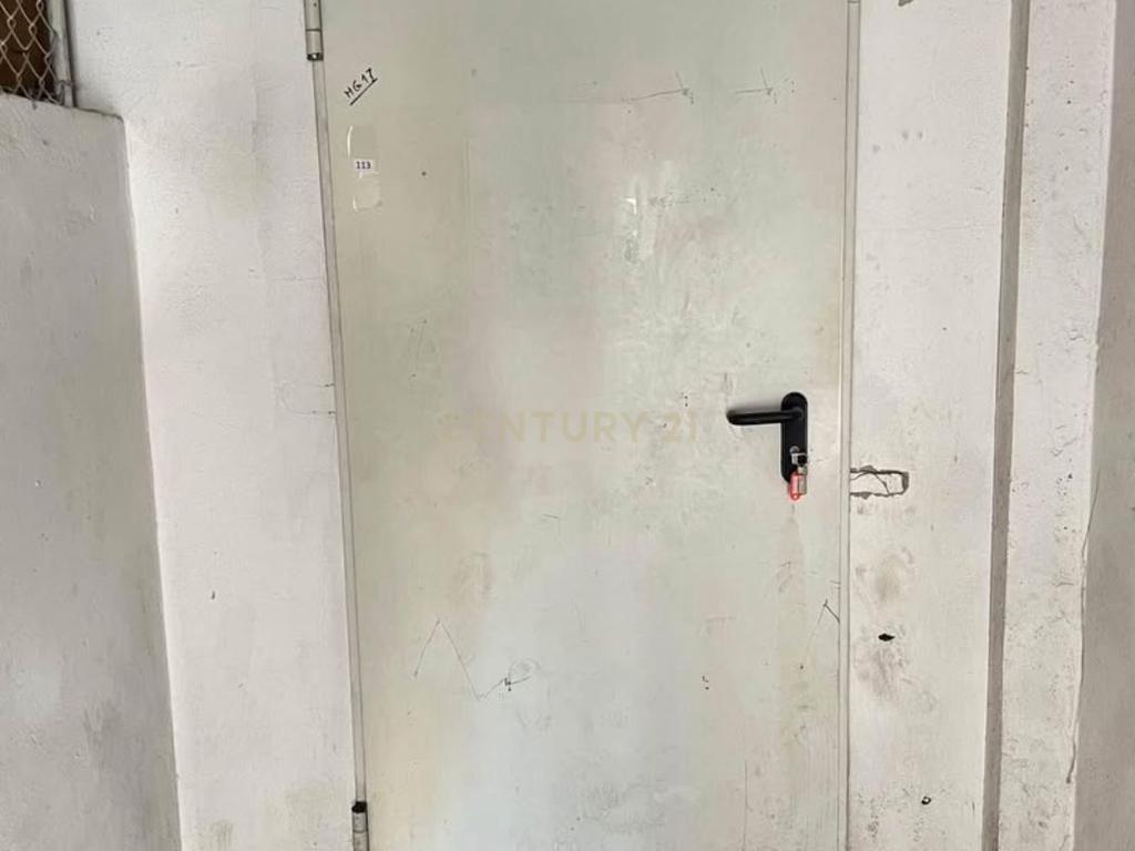 NÃO PERCA ESTA GRANDE OPORTUNIDADE!  GARAGEM EM BOX DE GRANDES DIMENSÕES COM 25M2 MUITO BEM LOCALIZADA EM SILVES PRÓXIMA DE TODAS AS COMODIDADES E SERVIÇOS. - Image 4