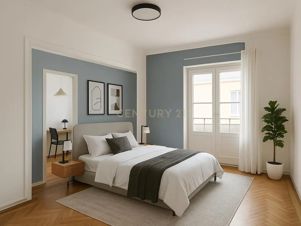 Apartamento T2 para recuperar no centro de Portimão, Algarve - Image 2
