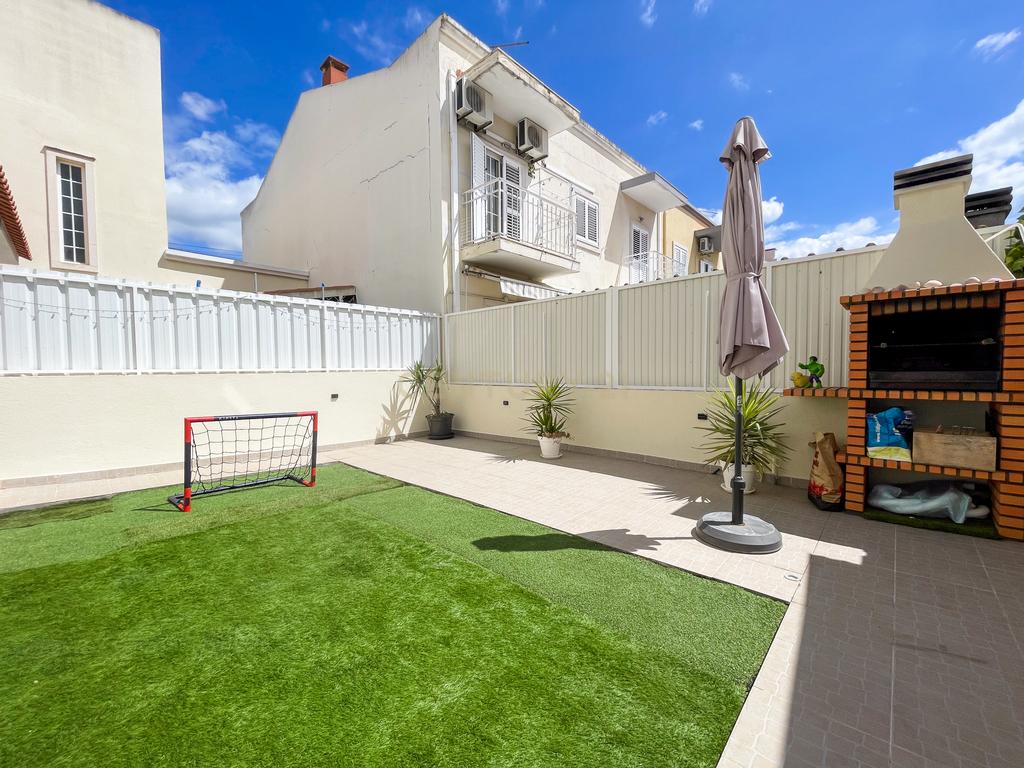 Moradia T3 Renovada com Terraço na Quinta do Conde – Sesimbra - Image 14