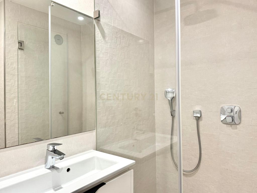 Apartamento T1, na 1a linha sobre a Marina de Albufeira, com garagem e piscina. - Image 17
