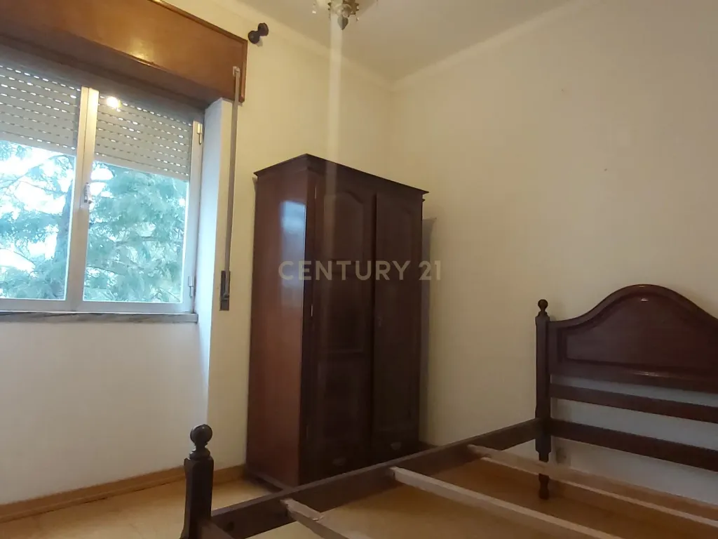 🌞 Apartamento T4 Luminoso com Excelentes Áreas e Garagem– Zona Premium de Beja - Image 8