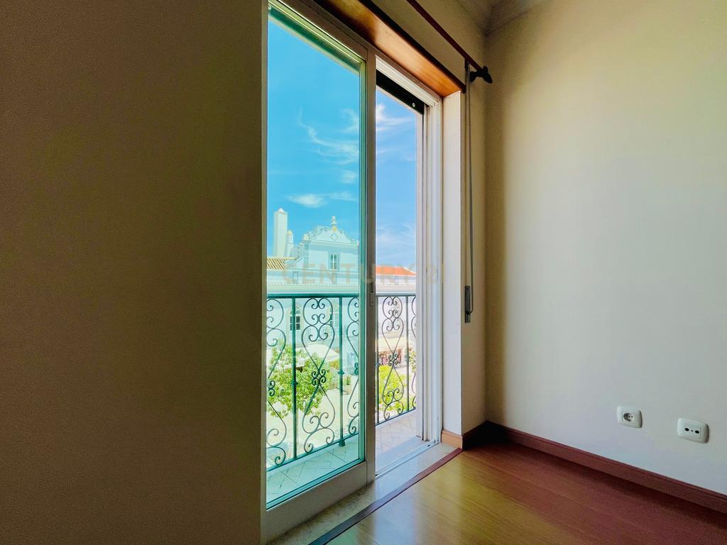Apartamento T3 na Baixa de Olhão – Localização privilegiada junto à Praça da Floripes e Mercados Municipais - Image 27