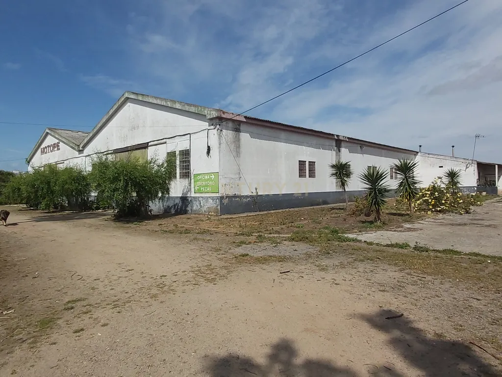 💼 Espaço Industrial/Comercial com 2 Armazéns e Terreno Amplo – Excelente Potencial em Beja - Image 9