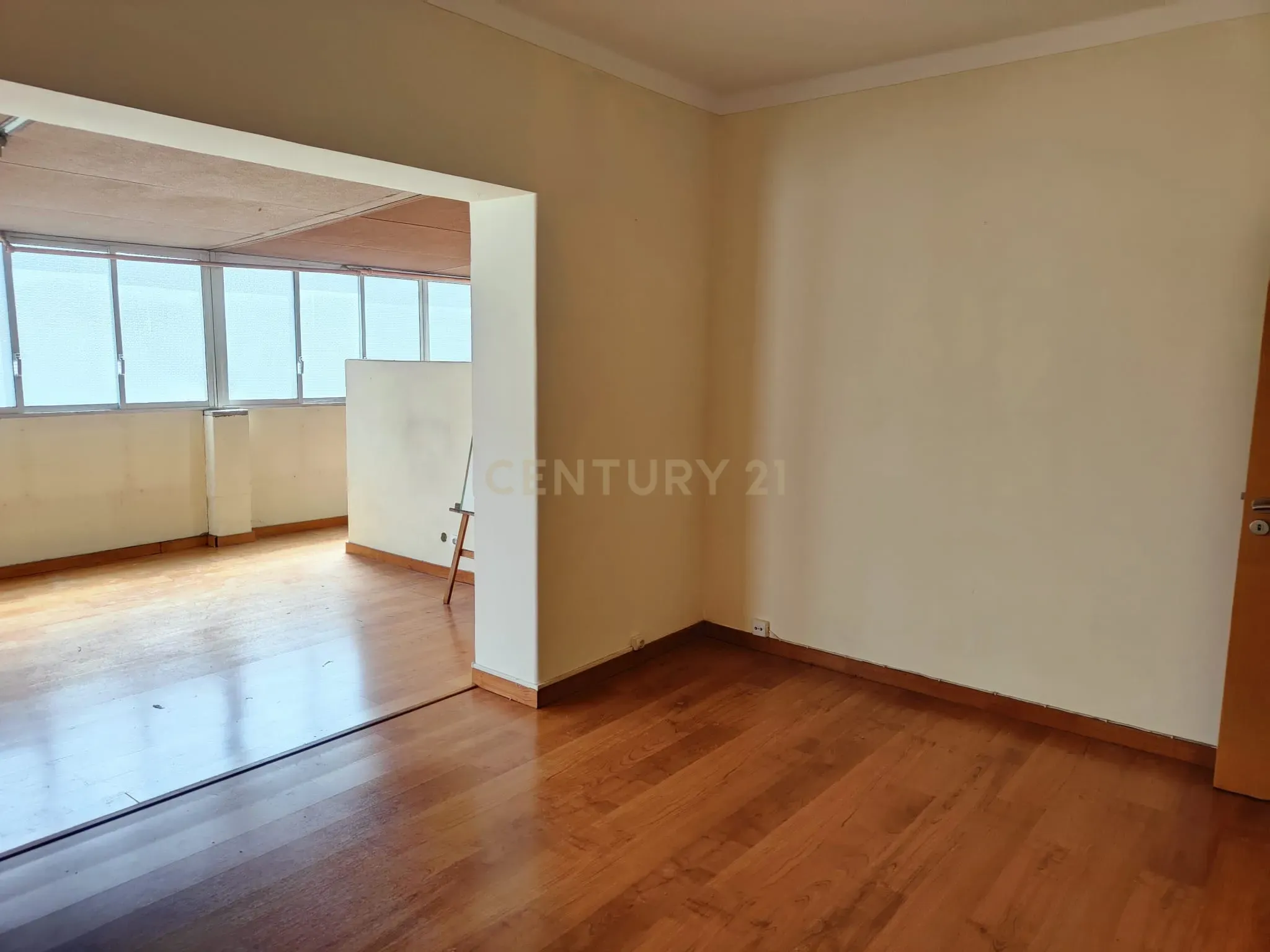 Prédio Bi-Familiar T2 e 2 Anexos Tipologia T1 Em Zona Residencial Tranquila Na Póvoa de Santo Adrião  - Image 40