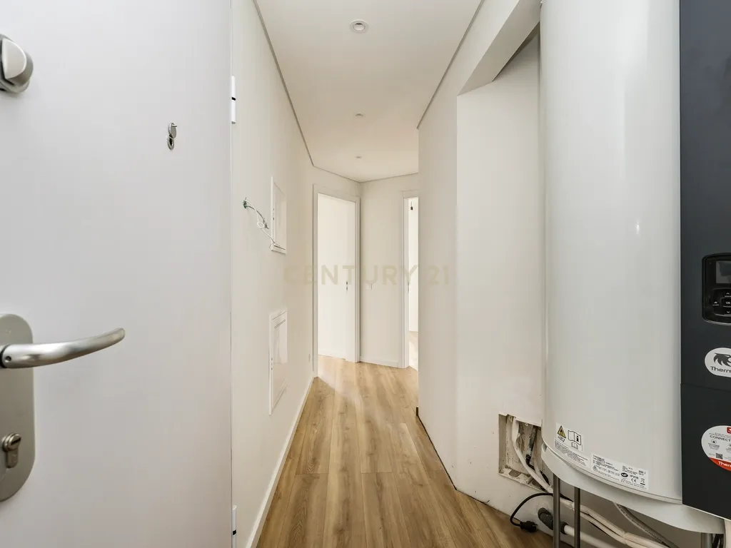 Viva o privilégio do Tejo: T3 Duplex exclusivo no coração de Santa Iria de Azóia! - Image 8