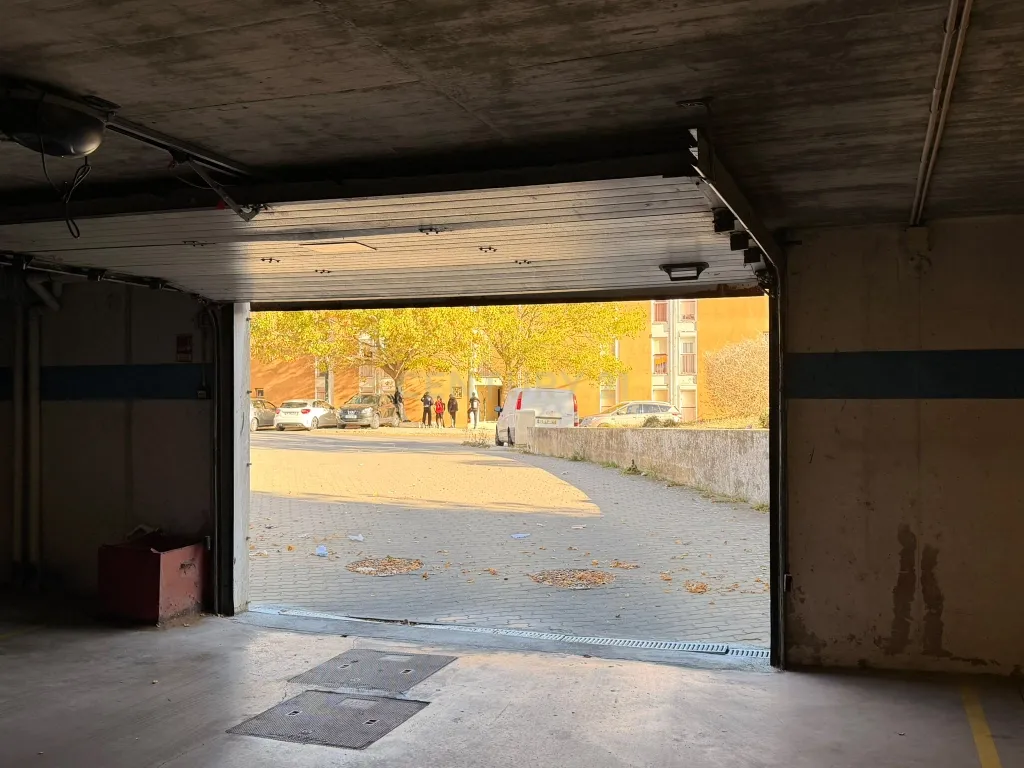 Apartamento T2 com Vista Fantástica sobre o Rio Tejo, Estacionamento e Arrecadação – Caparica, Almada - Image 28