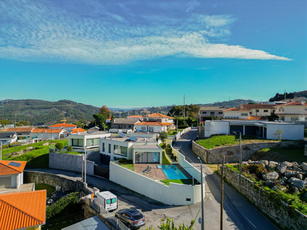 Moradia T3 Térrea com Piscina em Mesão Frio - Guimarães - Image 36