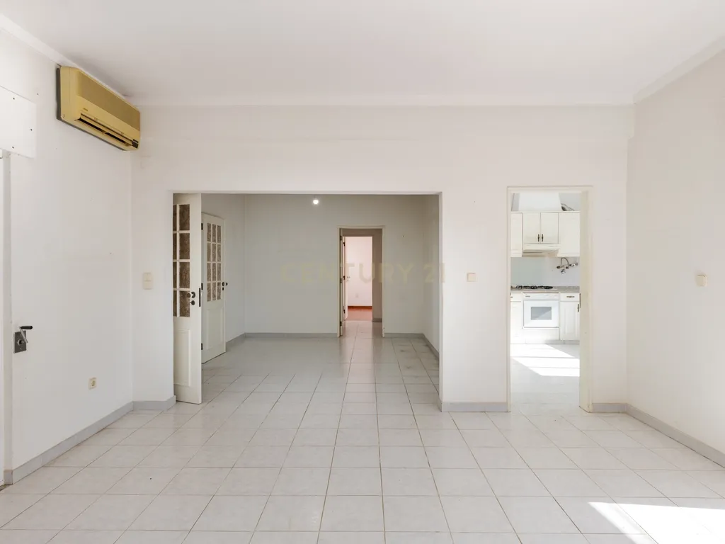 Moradia T4 Geminada à Venda na Marisol — 200 m² | Lote 900 m² | Piscina - Image 19