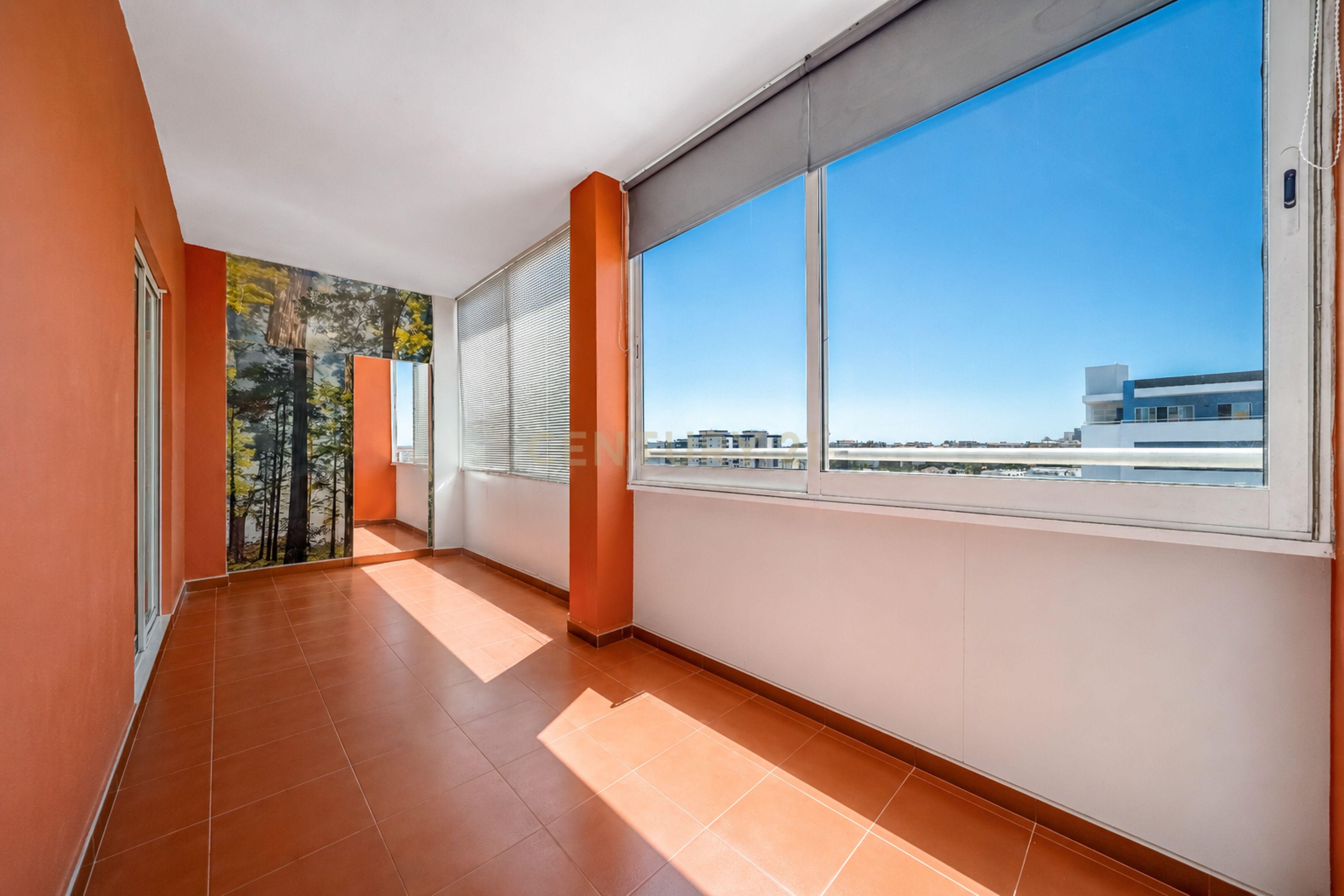 Fotografia 7 de Apartamento T3 no Centro de Portimão | Varanda, Vistas Desafogadas e Estacionamento Privativo