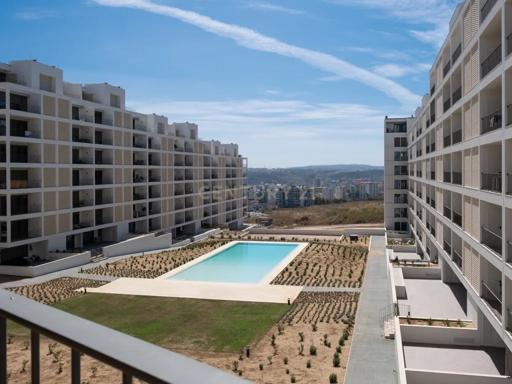 T4 Novo ELOU JARDINS condomínio privado com piscina em Santo António dos Cavaleiros - Image 4