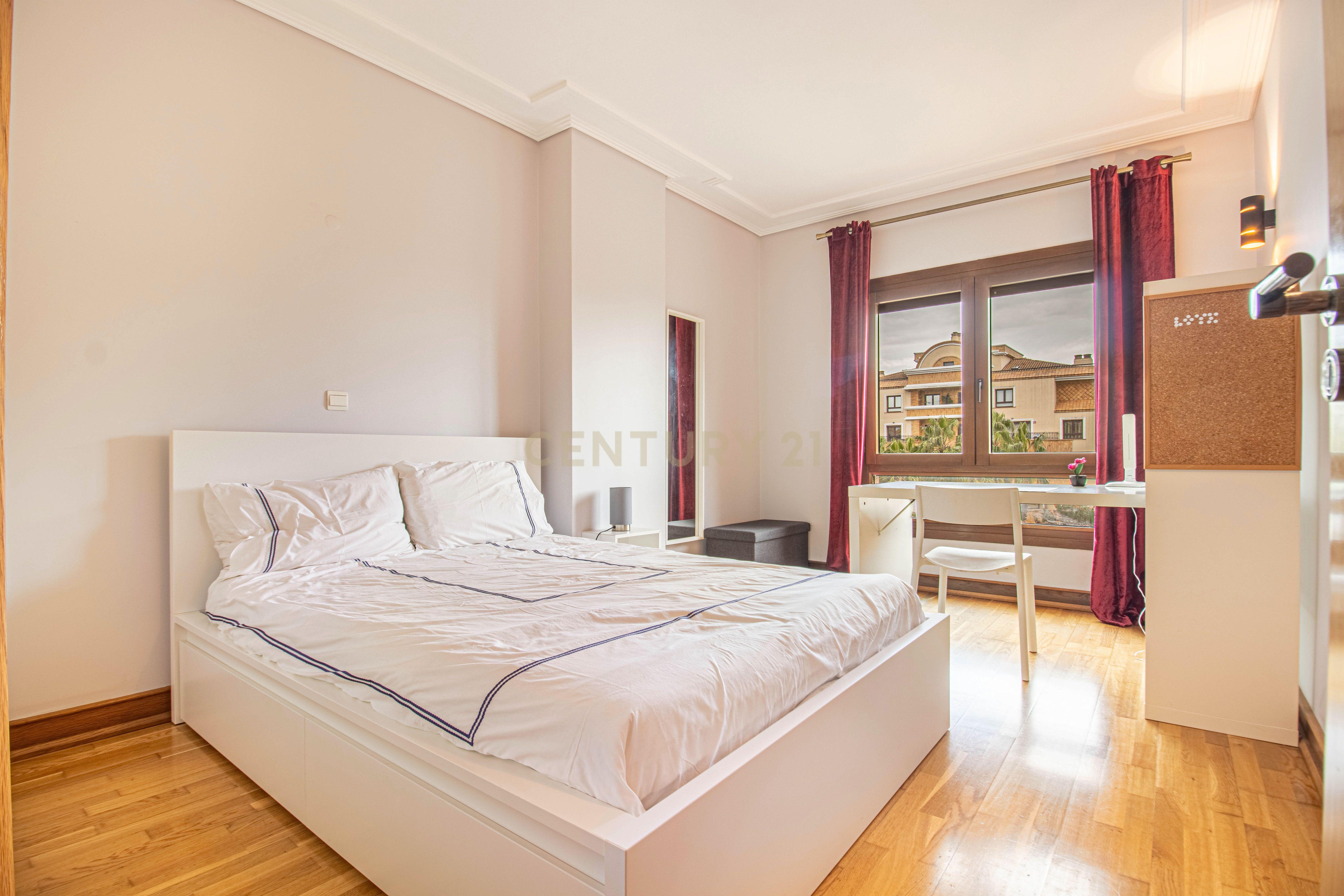 Apartamento T4 no Real Forte c/ 2 Box - Image 3
