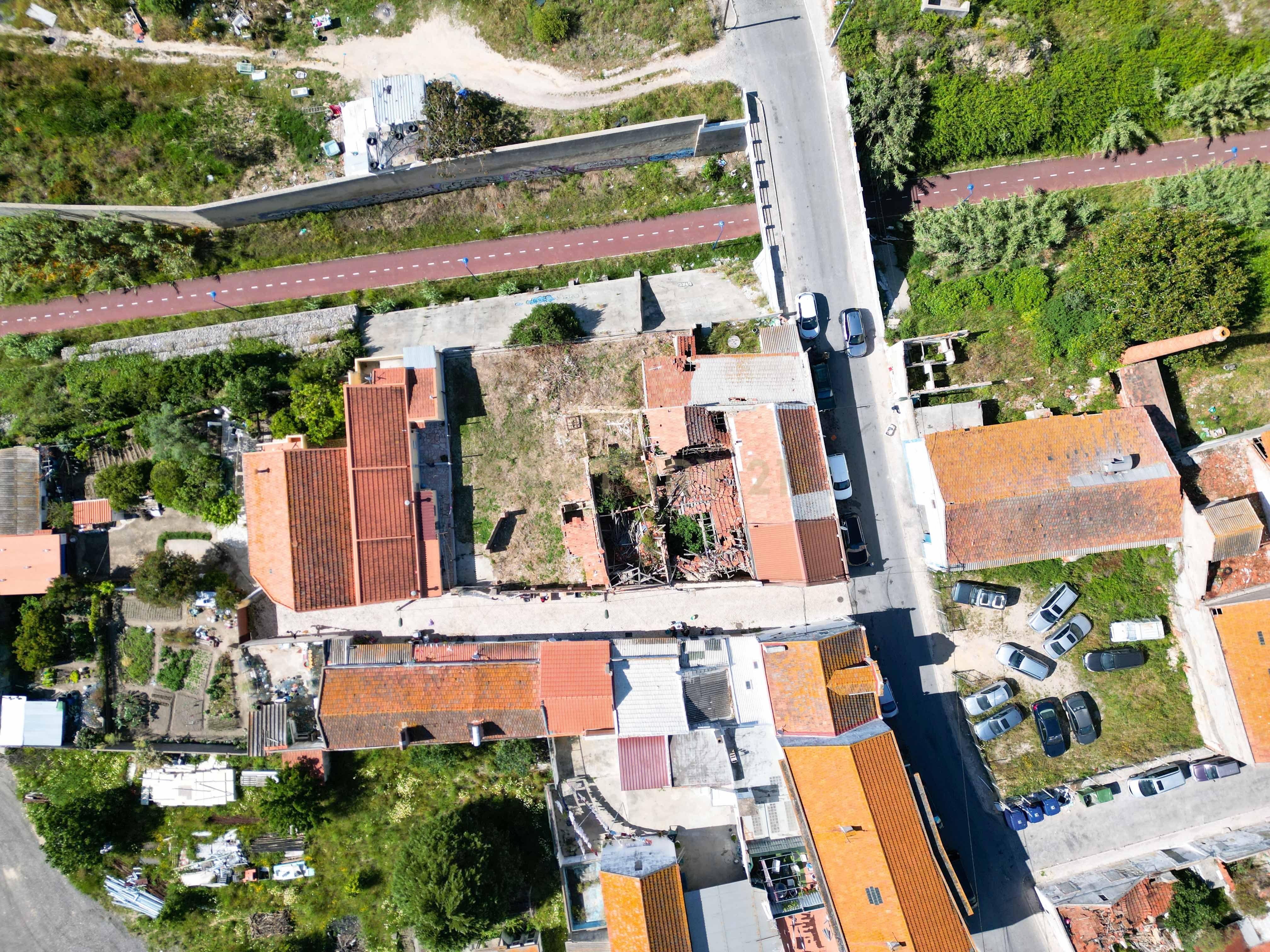 Montijo - Moradia para reconstruir área total de 558 m2. Vista Rio - Image 14