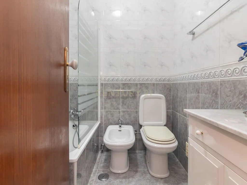 Moradia em Banda de 5 assoalhadas na Banática - Image 39