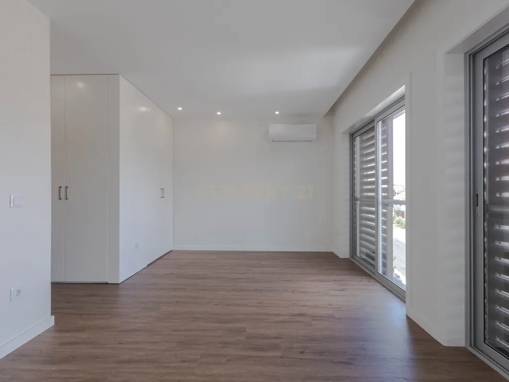 T4 Duplex com vista mar em Espinho - Image 18
