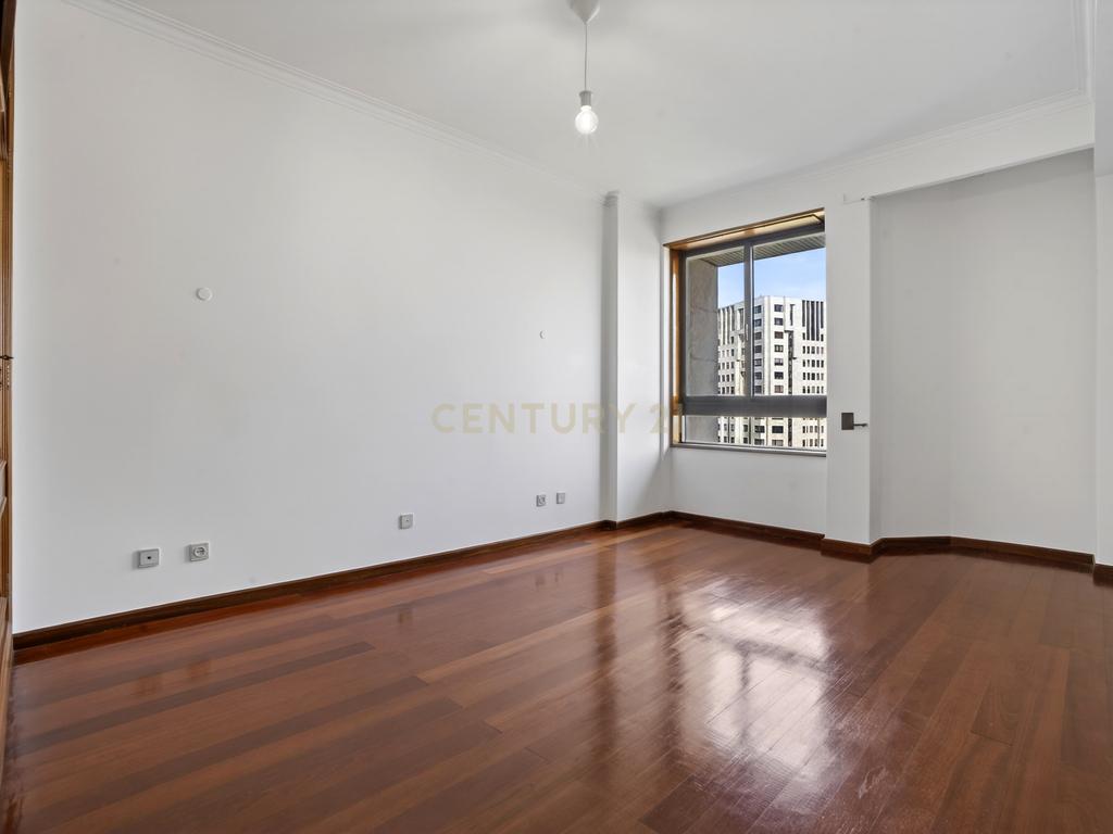 Apartamento T3 em Areeiro, com 1 lugar de garagem, Lisboa. - Image 18