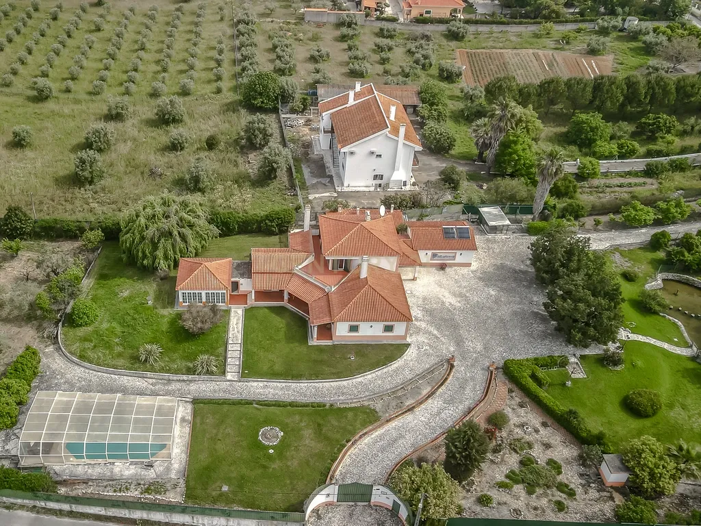 Moradia de sonho com Piscina, 7 Divisões e com Terreno 8461 m2 – Excelente Localização, a 40 minutos de Lisboa ! - Image 54