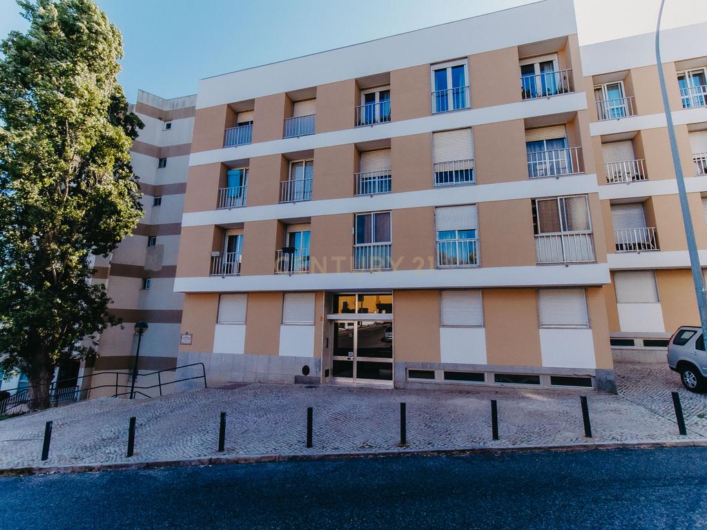Apartamento T3, 3 varandas e 2 wc. Situado no último piso de um edifício tranquilo, conforto, funcionalidade e uma localização difícil de igualar. - Image 25