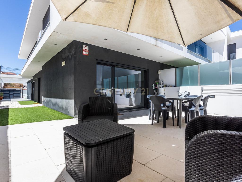 Moradia Contemporânea com Piscina a 5 minutos das praias da Costa da Caparica - Image 27