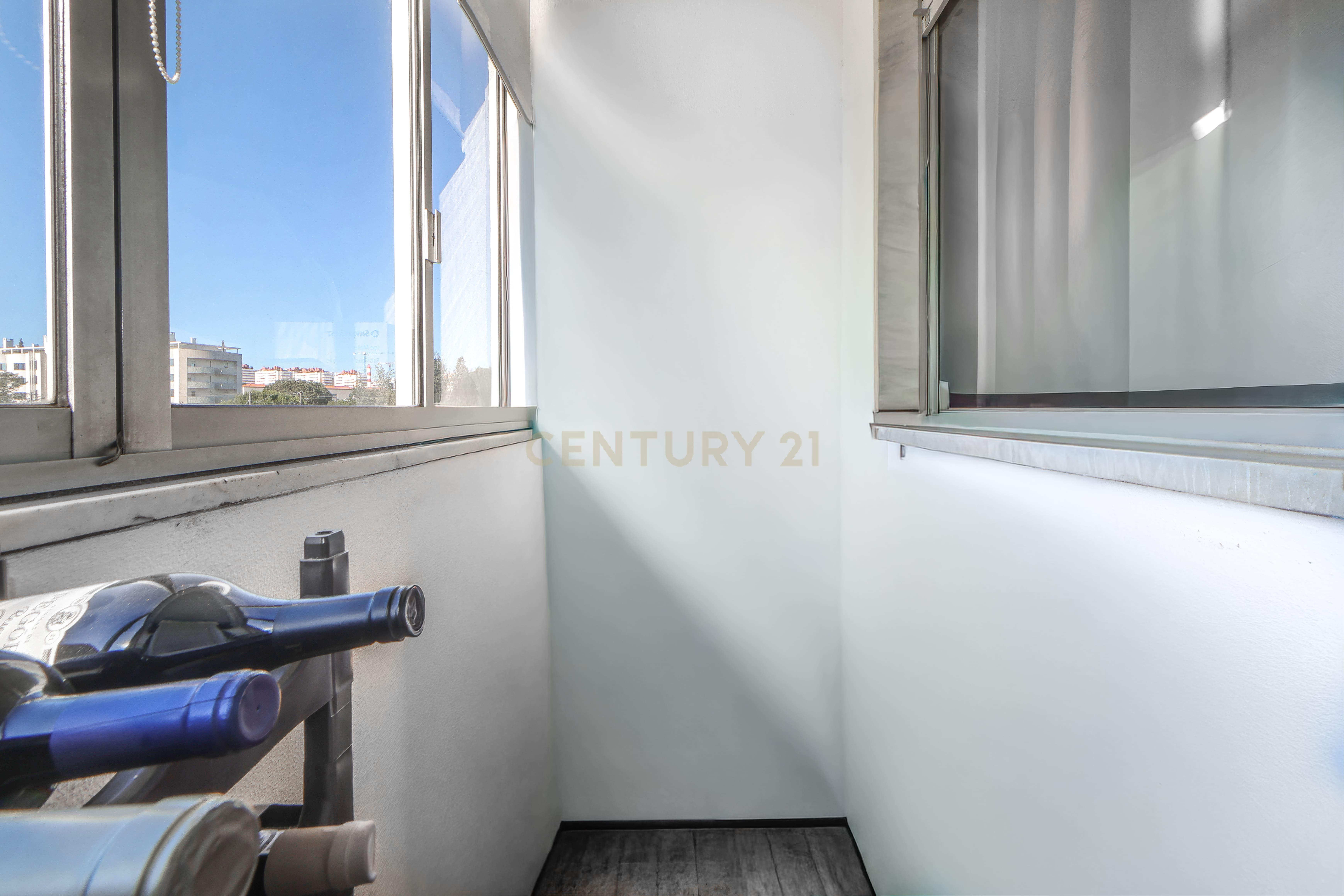 Fotografia 9 de Apartamento T2 em zona central inserido em prédio com 2 elevadores | Praceta da Meia Laranja, Setúbal