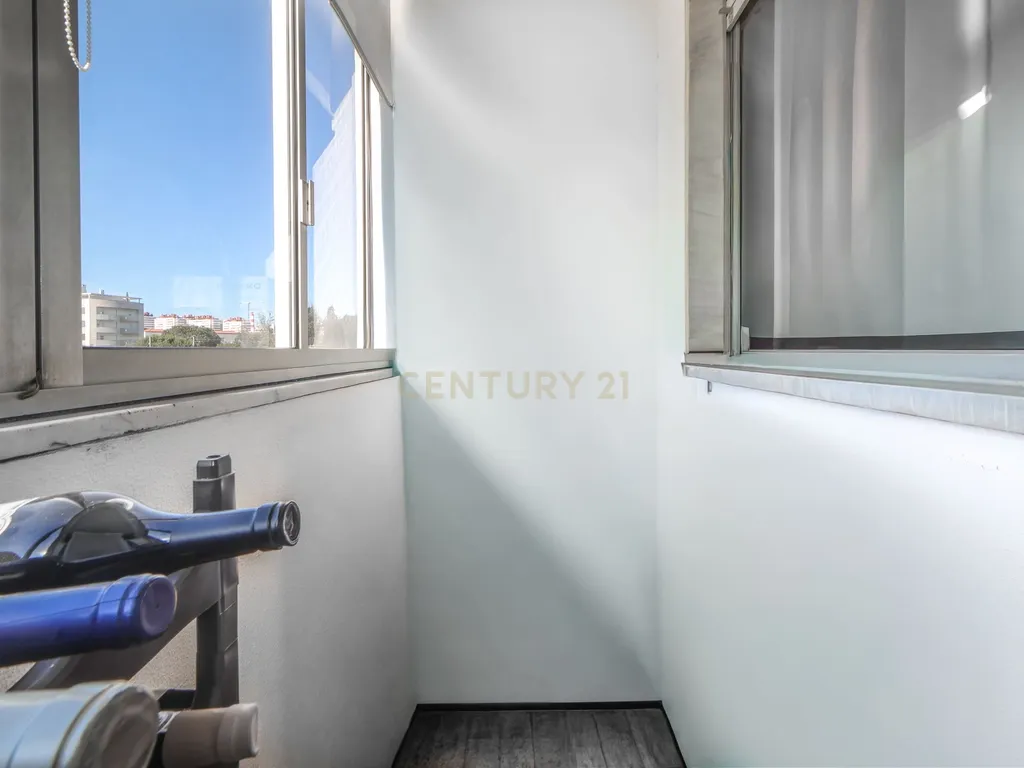 Apartamento T2 em zona central inserido em prédio com 2 elevadores | Praceta da Meia Laranja, Setúbal - Image 9