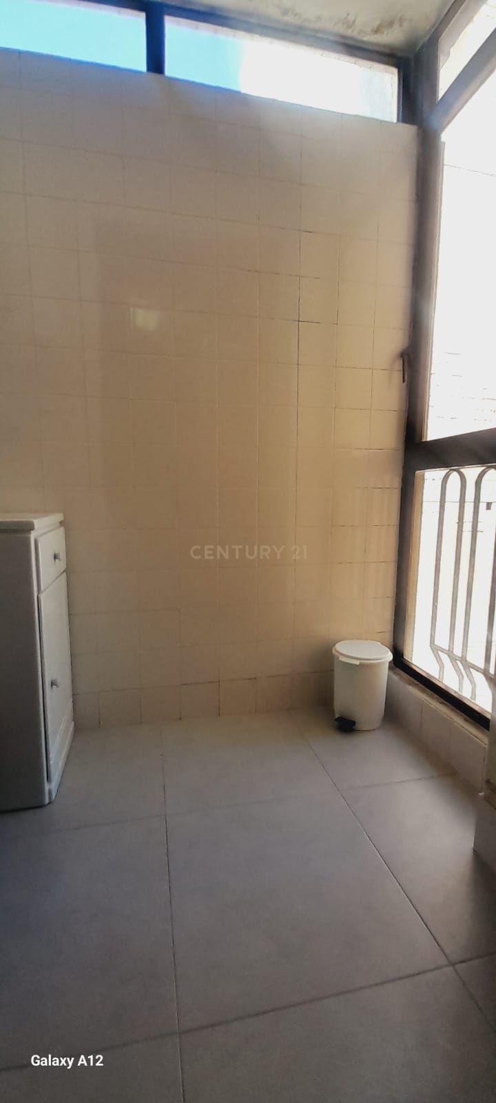 Fotografia 4 de Apartamento T1 para arrendar com Varanda e Vista para a Cidade no Porto