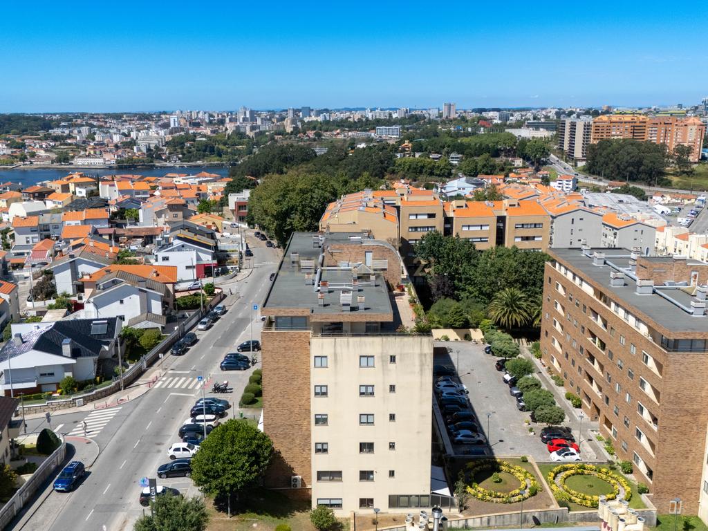 T4 com terraço de 120m² e vistas de mar e rio | Canidelo - Image 41