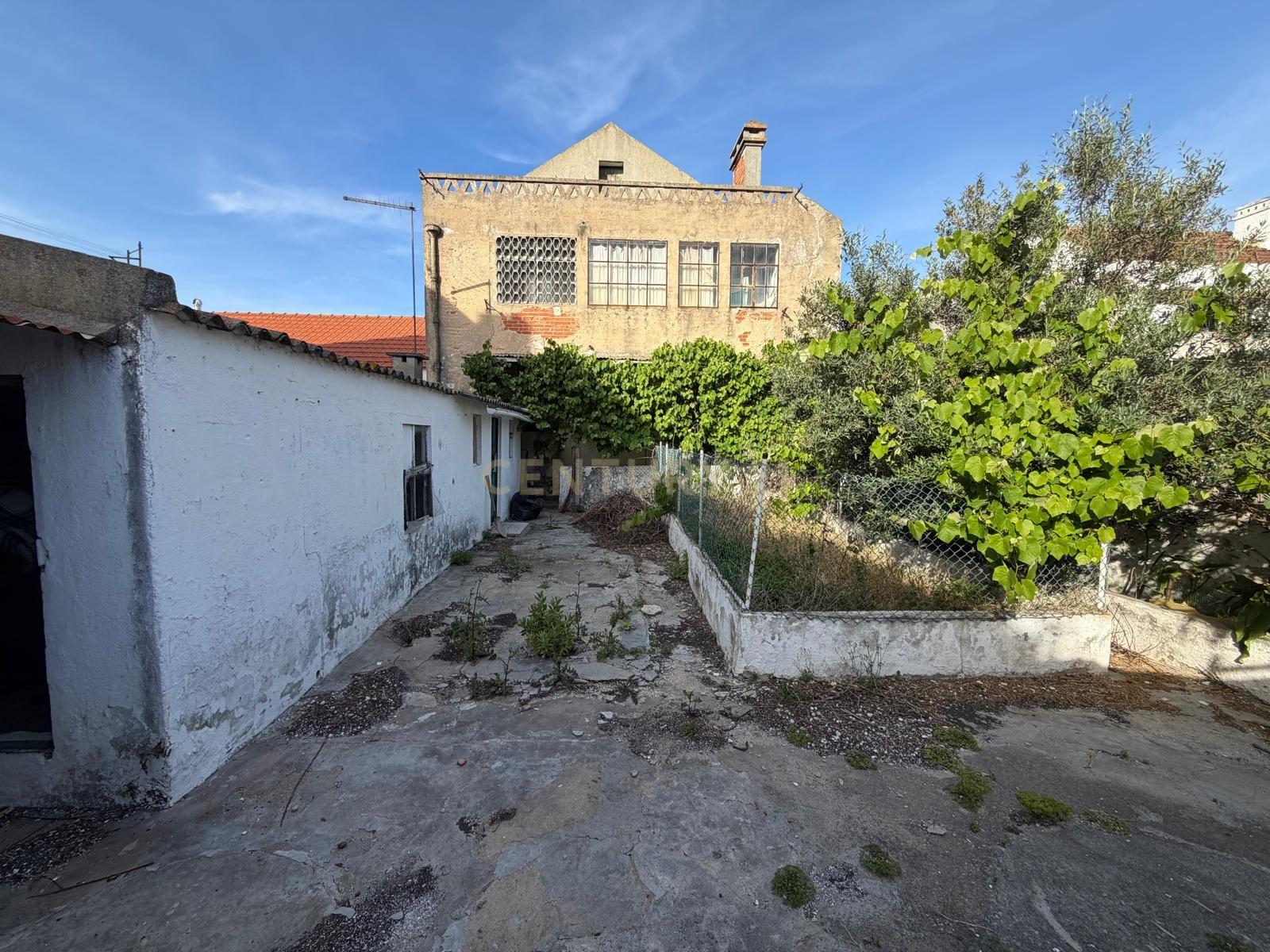 Fotografia 11 de Prédio com três fracções - Venda de 50% - Lavradio, Barreiro