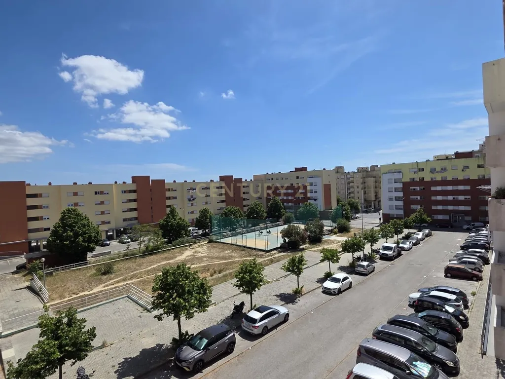 Apartamento T2 no Pragal / Monte Caparica com 2 elevadores e ótimo acesso de entrada ( mobilidade reduzida ) próximo da fertagus no Pragal e Praias - Image 14