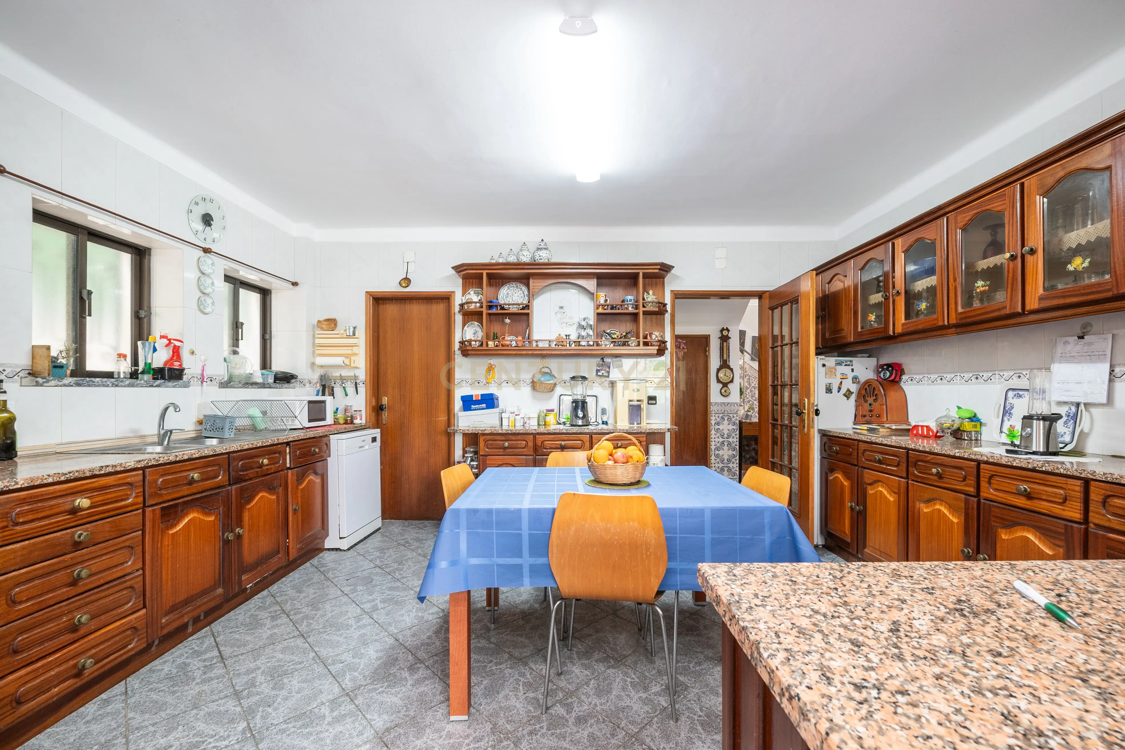 Fotografia 5 de Moradia T5 com sótão + Anexo T1 + Estúdio | Garagem | Santa Apolónia