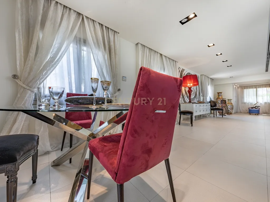 Villa de Design em Segunda Linha de Mar em Sitges com Mobiliário de Marcas de Luxo - Image 34