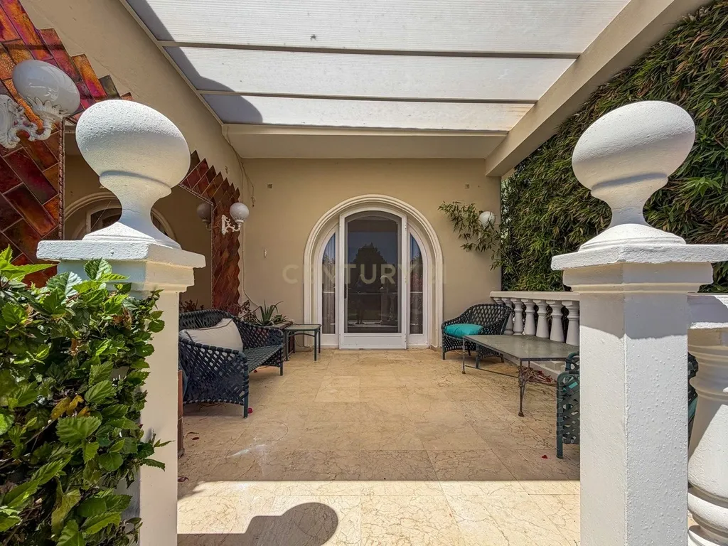 Elegância Andaluza Intemporal no Coração de El Paraíso, Estepona - Image 37