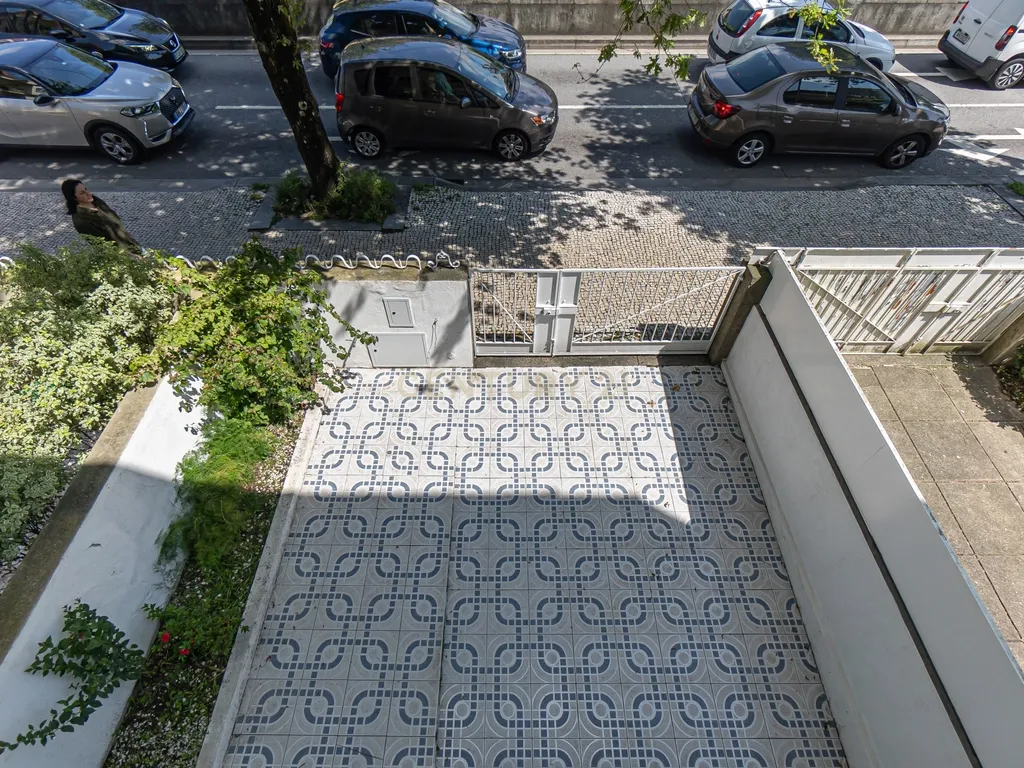 Andar Moradia T5 – Antas, Avenida Fernão de Magalhães – Porto - Image 3