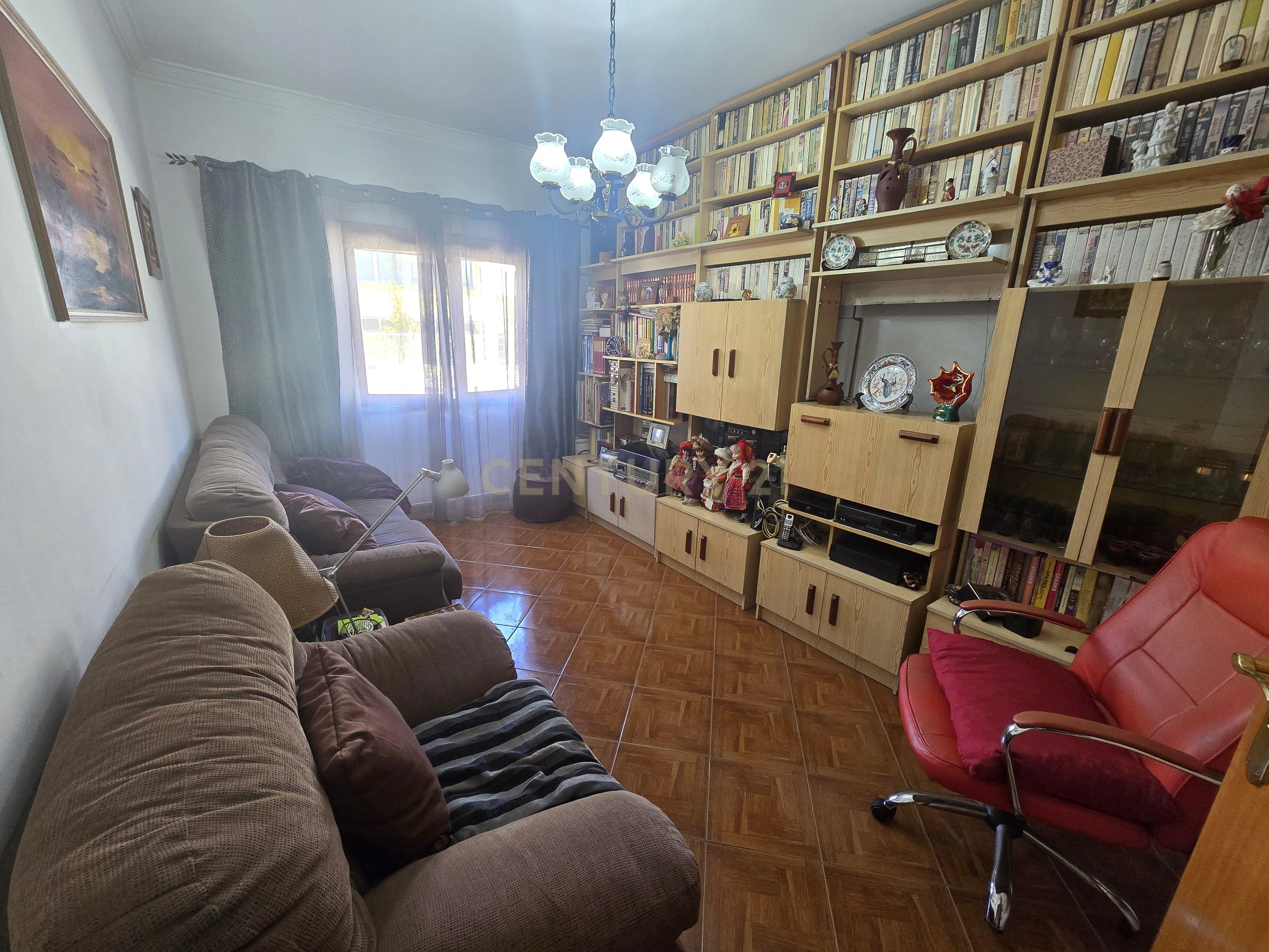 Fotografia 9 de Apartamento T3 com varandas e arrecadação