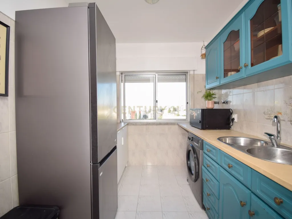 Apartamento T2 com Garagem, Arrecadação e Excelente Luminosidade – Arroja, Odivelas - Image 7