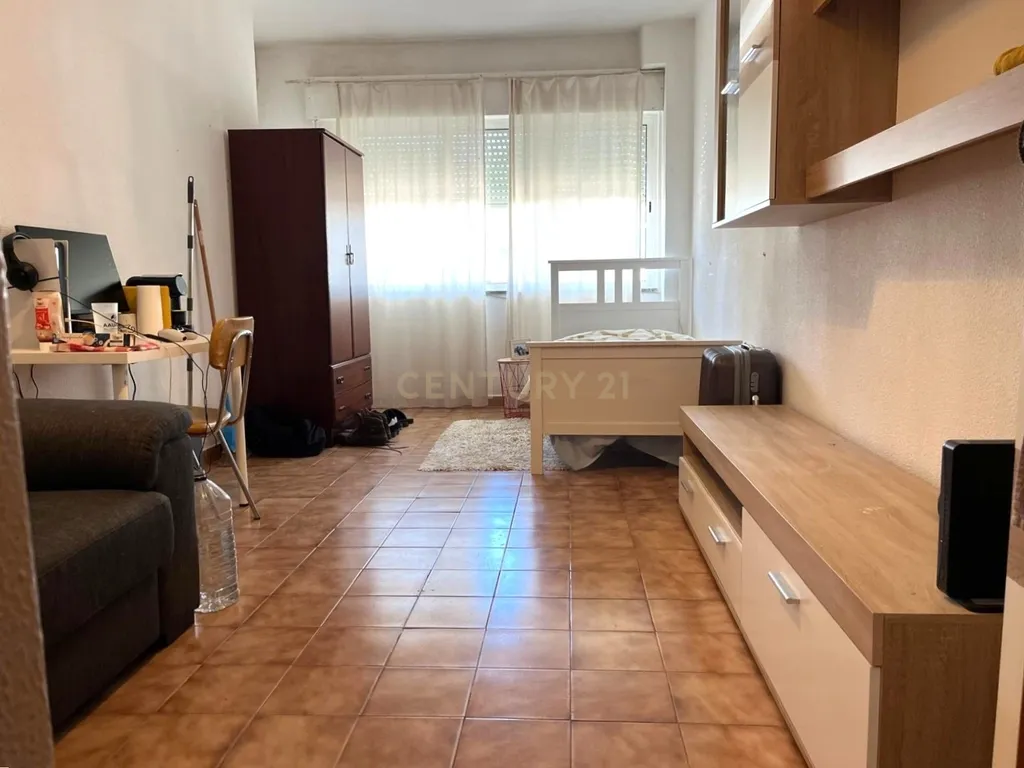 Apartamento T3 em Faro, muito central, próximo da Universidade. - Image 1
