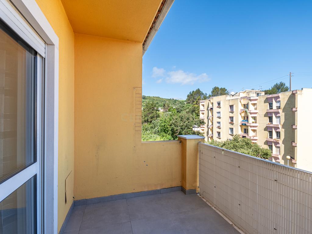 Apartamento T3 em Condomínio Fechado na Horta dos Vimes, Alenquer - Image 19